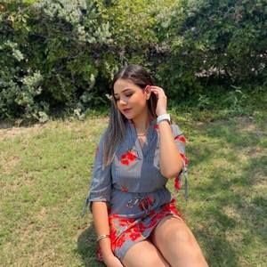 Meet your Posher, Dayra